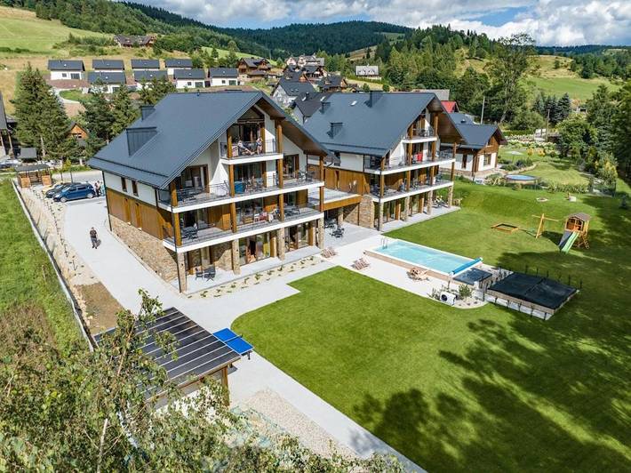 Apartament wakacyjny dla 2 osób, z sauna i jacuzzi oraz ogród i basen w Jaworki