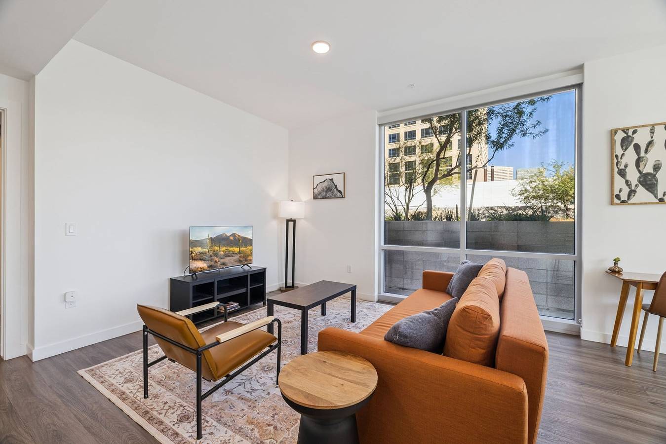 Entire apartment, Cozysuites Adeline 2Br - valet parking gym pool in Phoenix, Maricopa County