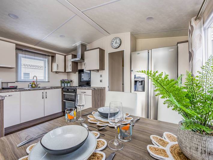 Charming Chalet at Lakeside Park - Pass the Keys in West Sussex