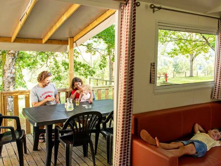 Camping pour 4 personnes, avec terrasse et piscine en Corrèze - 2
