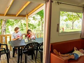 Camping voor 4 Personen in Lissac-sur-Couze, Brive-la-Gaillarde en omgeving, Afbeelding 1