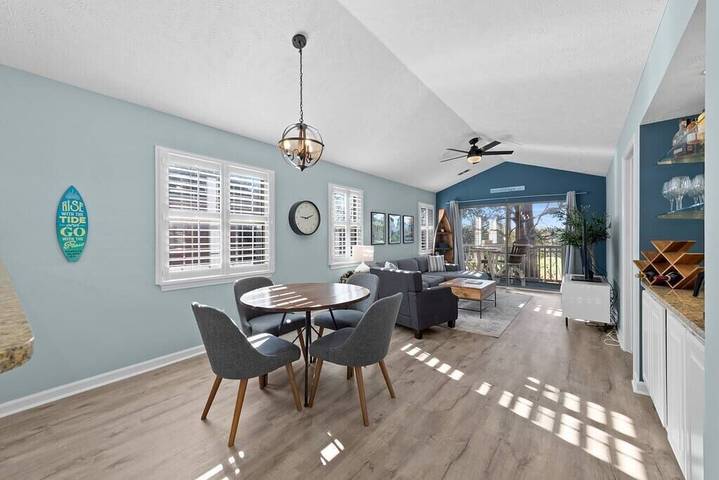 Vacation rental for 6 people, with balcony and pool as well as hot tub in Pawleys Island