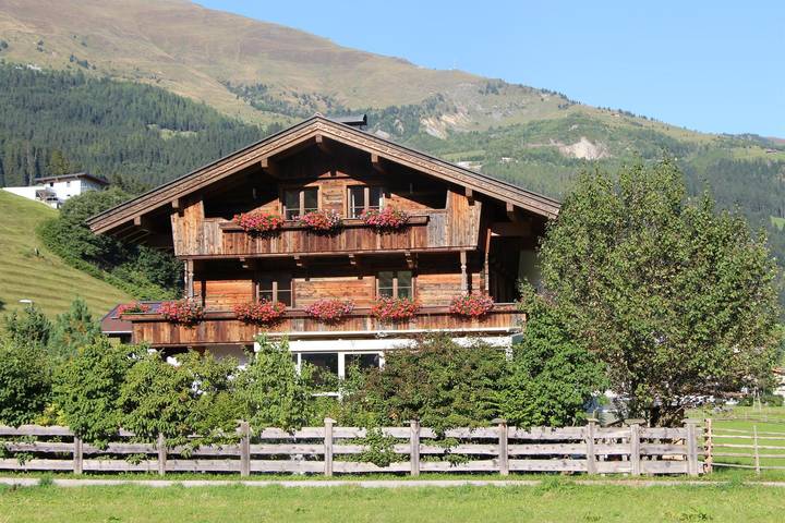 Ferienwohnung für 4 Personen, mit Balkon in Hintertux