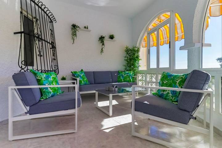 Villa pour 10 personnes, avec Terrasse et Jardin ainsi que Piscine et Vue sur le lac à Rojales - 3