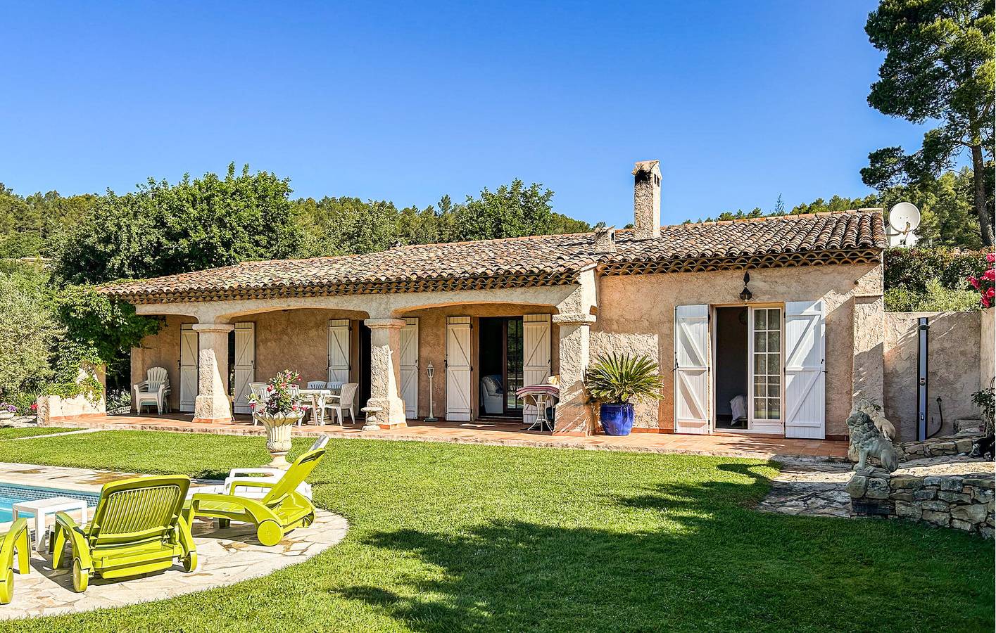 Encantador apartamento de 145 m² con piscina y terraza cerca del centro de Cabasse in Cabasse, Región Brignoles