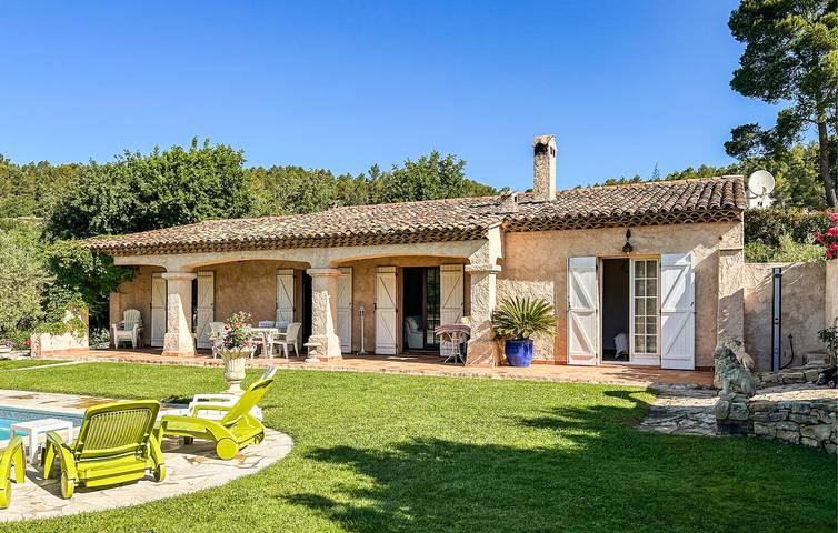Location de vacances pour 6 personnes, avec terrasse ainsi que piscine et jardin à Cabasse