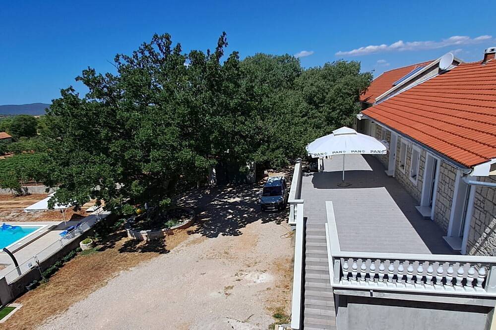 Entire apartment, New Holliday Apartment A2+2, Family house, garden pool, terase, wi-fi in Šibenik-Knin