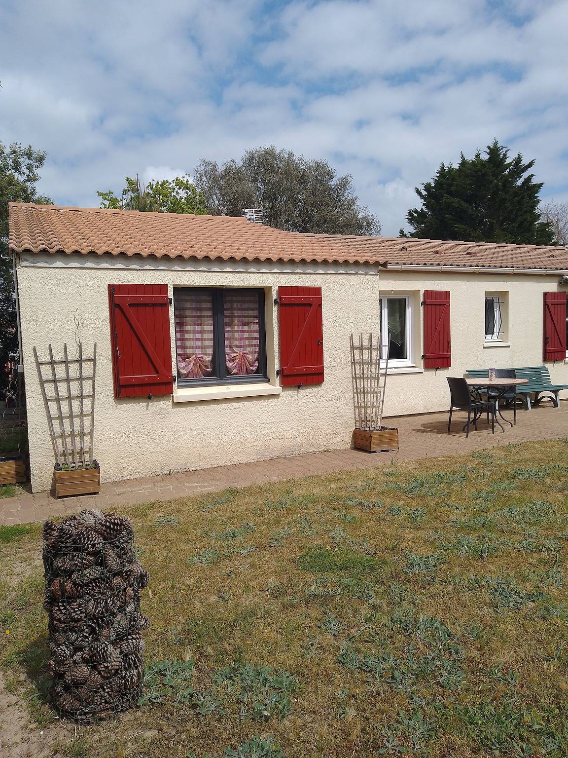 Chambre Sous Les Mimosas 2kms Plage' avec terrasse privée, jardin partagé et Wi-Fi in Saint-Jean-de-Monts, Vendée