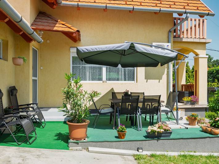 Ganze Wohnung, Baum in Fonjod, Plattensee Südufer