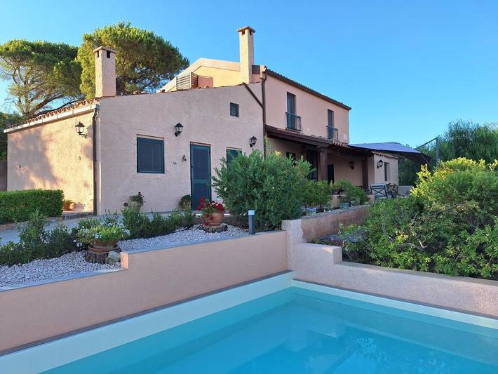 Villa per 5 persone, con Terrazza e Giardino nonché Piscina e Panorama a Pollina