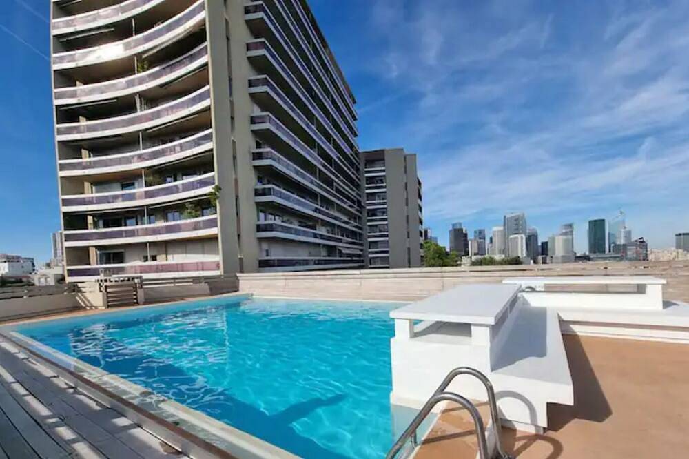 Ganze Wohnung, Comfortion Le Papillon - view of Paris and pool in Puteaux, Hauts-de-Seine