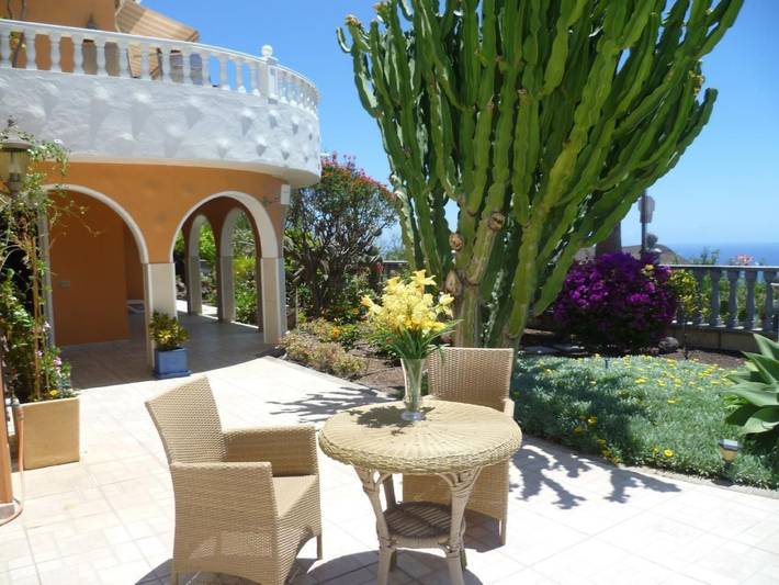 Apartamento para 6 personas, con Terraza y Jardín además de Piscina y Vistas al lago en Chayofa