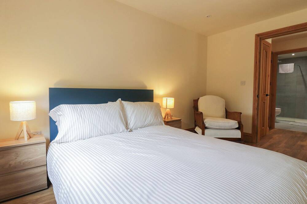 Yew Tree Cottage, family friendly, with pool in Dartford in Sutton-at-Hone and Hawley, Dartford