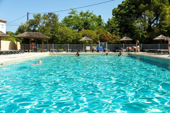 Camping pour 6 personnes, avec piscine à La Crau
