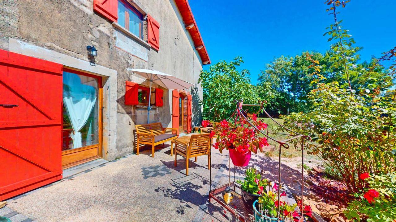 Calme et chaleureux gîte de campagne. in Voiteur, Jura Francais