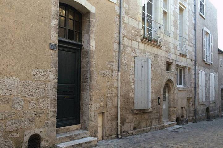 Entire apartment, Loire Valley 18C 3-star  apartment in Centre with today’s comfort and garden in Blois, Blois region