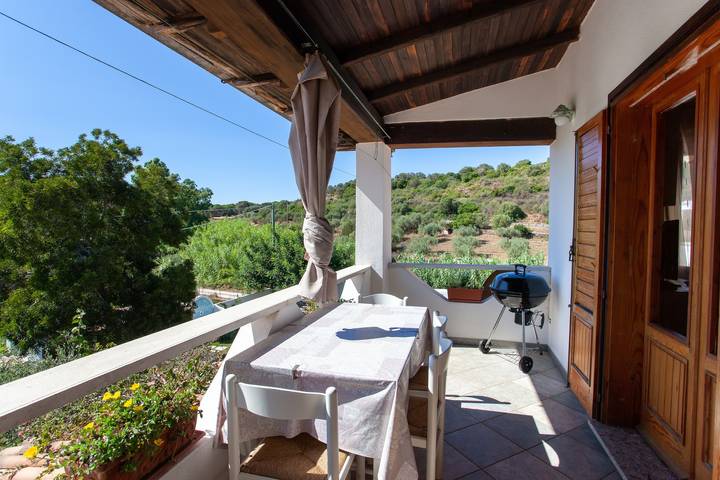 Entire apartment, Apartment Casa Euforbia near the Beach with A/C, Shared Terrace & Balcony in Sas Linnas Siccas, Orosei