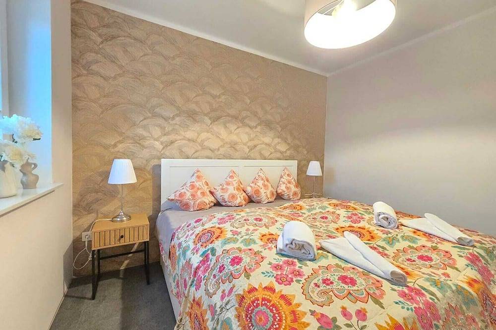 Friesenkate Backbord: Modernes Ferienhaus mit eingezäuntem Garten und Terrasse in Hagermarsch, Landkreis Aurich