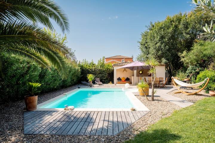 Villa pour 8 personnes, avec piscine et jardin, adapté aux familles