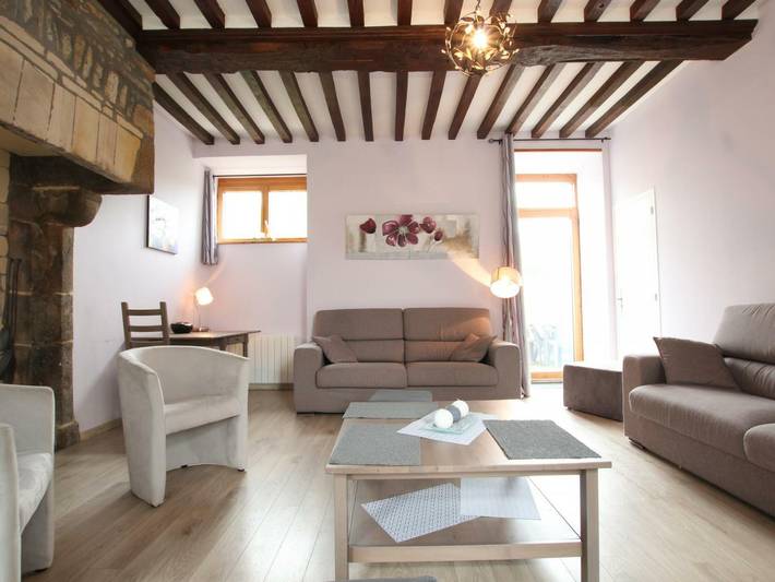 Gîte pour 12 personnes, avec jardin dans La Ronde-Haye