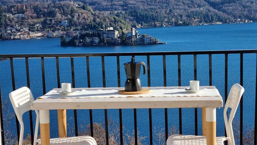 Vacation rental for 4 people, with Balcony and Terrace as well as Lake view in Comune di Pella