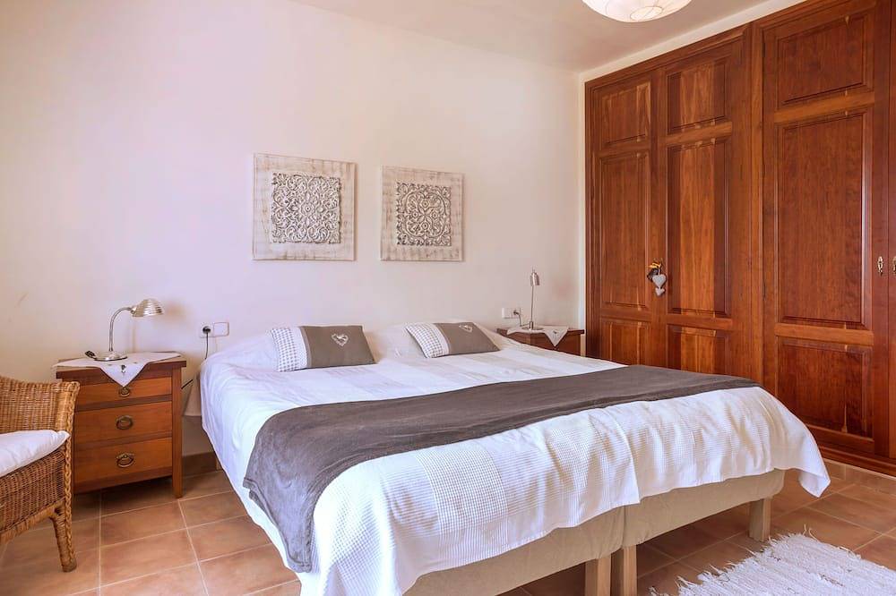 Charming house with pool, garden, wifi, barbecue and beach. Ideal for family in Cala Figuera, Santanyí