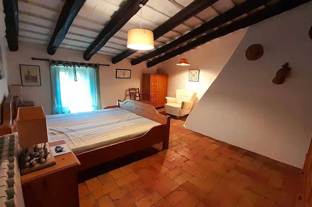 Historic finca/Pyrenees/Mountains/Sea/Spain for groups of up to 10 people in Sils, Provincia de Gerona