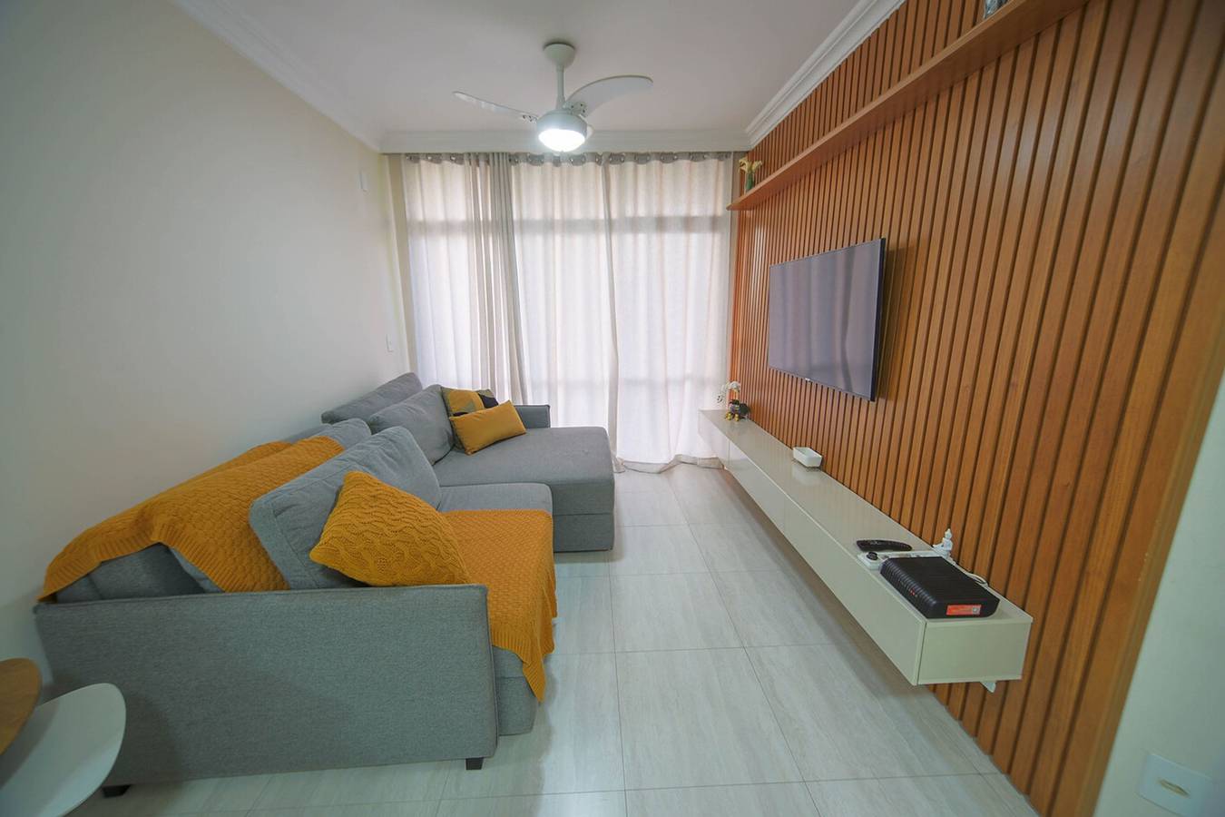 Appartamento intero, Apto completo com wi-fi, ar-cond a 200m da praia in Praia da Enseada (Guarujá), Baixada Santista