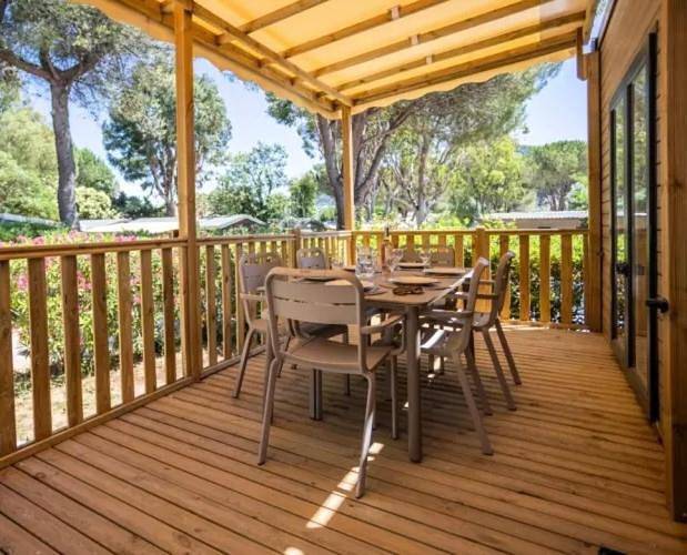 Camping pour 6 personnes, avec terrasse ainsi que piscine et jardin à La Crau - 3