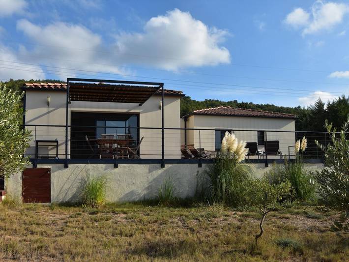 Location de vacances pour 6 personnes, avec piscine et jardin à Oupia