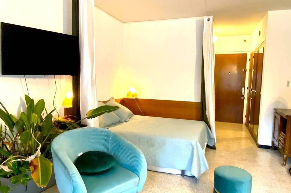 Entire apartment, Studio With Loggia A Few Meters From The Town Center And The Thermal Center in Vernet-les-Bains, Parc naturel régional des Pyrénées catalanes