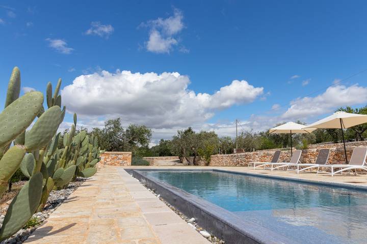Villa 'Torre dei Trulli' con piscina, jardín, terraza y Wi-Fi in Putignano, Region de Bari