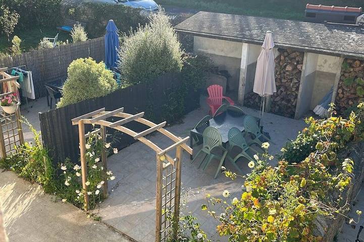 Location de vacances pour 6 personnes, avec terrasse ainsi que jardin et jacuzzi à Plonéour-Lanvern