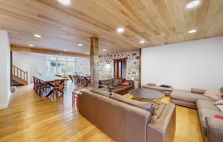 Location de vacances pour 15 personnes, avec jardin et terrasse à Saint-Estèphe (Dordogne)