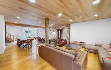 Location de vacances pour 15 personnes, avec jardin et terrasse à Saint-Estèphe (Dordogne)