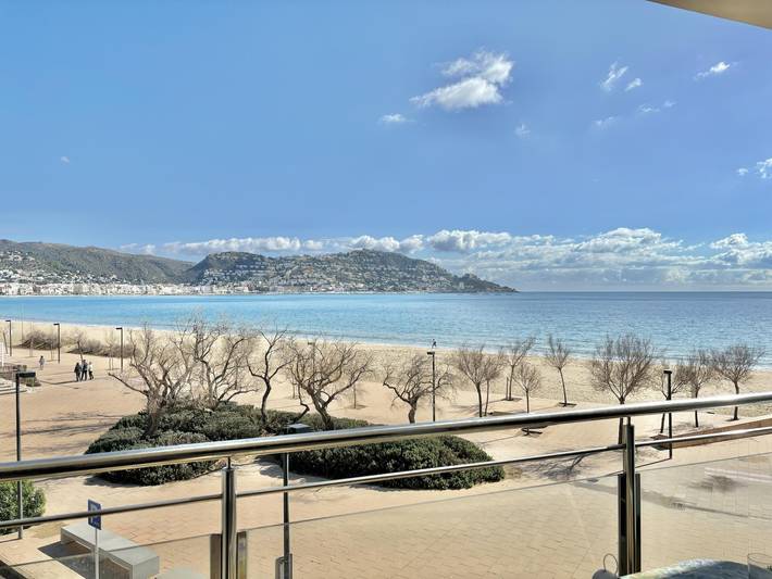 Gîte pour 5 personnes, avec balcon/terrasse et vue sur l’océan, adapté aux familles à Roses - 2