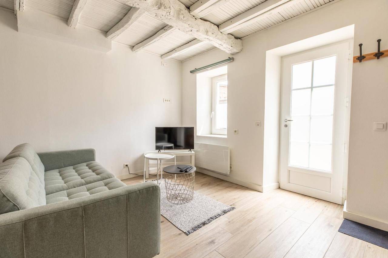 Appartement entier, One-Bedroom Apartment in Lezoux, Région de Thiers