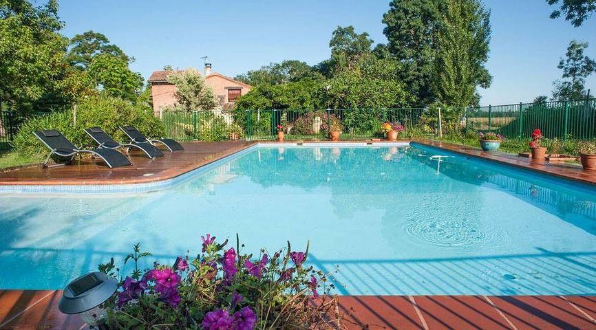 Gîte pour 5 personnes, avec Terrasse ainsi que Jardin et Piscine