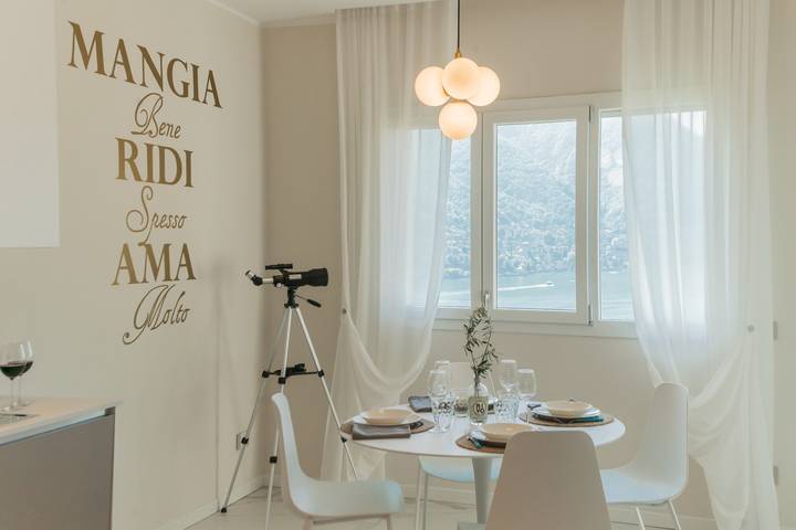 Ferienwohnung für 4 Personen, mit Balkon und Ausblick sowie Seeblick in Moltrasio