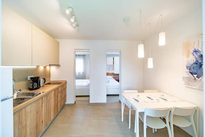 Camping pour 5 personnes, avec jardin, animaux acceptés dans Rab - 4