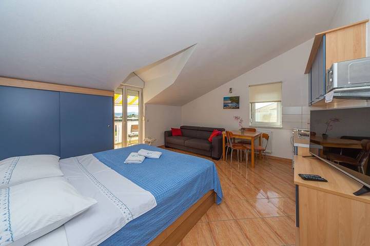 Ferienwohnung für 2 Personen, mit Balkon in Biograd na Moru