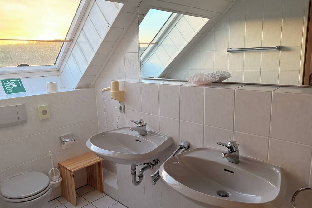 Ganze Wohnung, In & Out Boardinghaus Komfort for four Zimmer in Zweifall, Stolberg