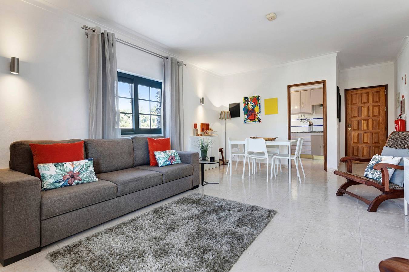 Entire apartment, Holiday Apartment "Dunas Mar" with Shared Pool, Balcony & Wifi in Alvor, Faro District