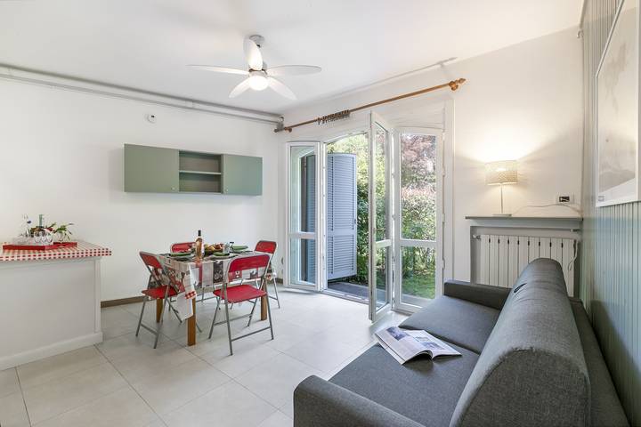 Gîte pour 4 personnes, avec piscine et balcon, adapté aux familles dans Ispra - 4