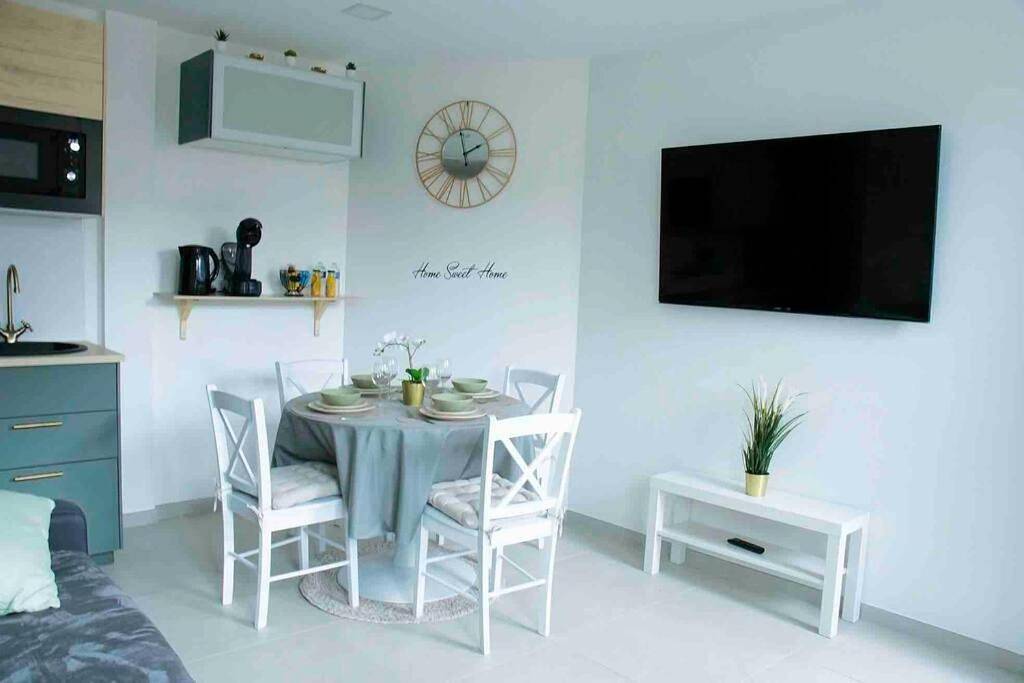 Appartement entier, One-Bedroom Apartment in Le Mesnil-Amelot, Seine-et-Marne