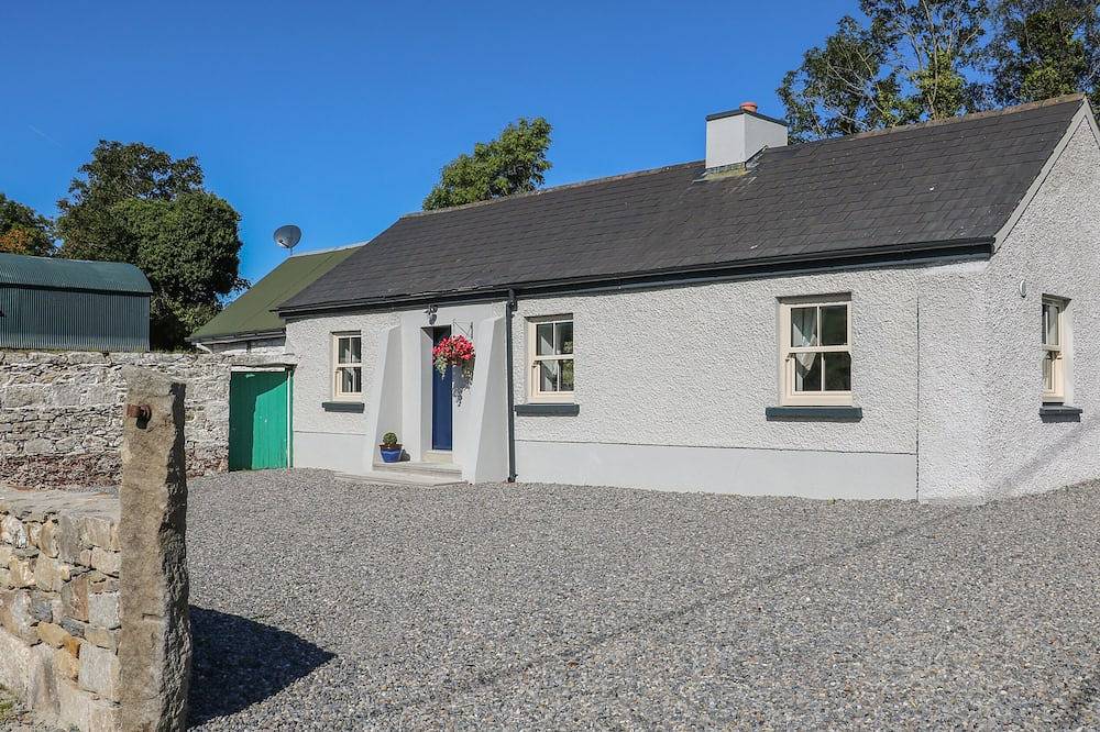 Macreddin Rock Holiday Cottage in Aughrim, County Wicklow in County Wicklow