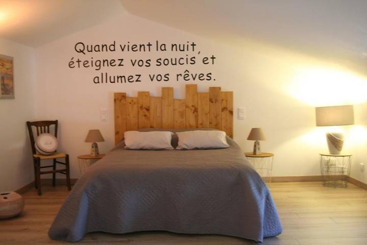 Maison d’hôte pour 2 personnes, avec Terrasse et Jardin ainsi que Piscine et Vue