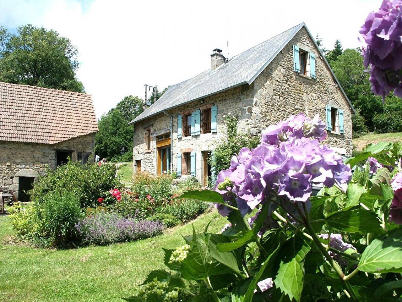 Gite A la croisée des chemins (23G944) in Lépinas, Région de Guéret