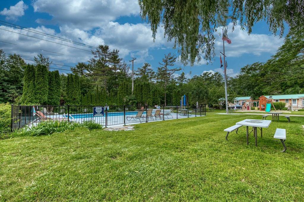 Charmantes hundefreundliches Ferienhaus mit Gemeinschaftspool und Whirlpool - zu Fuß zum Meer! in Kennebunk, York County