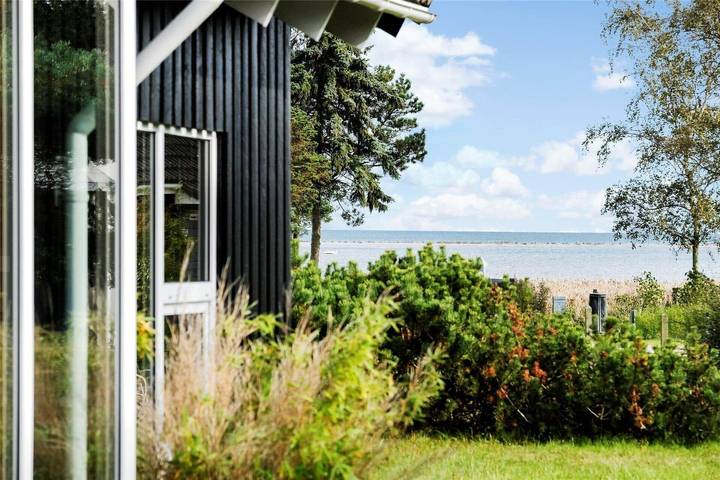 Feriehus for 6 personer, med jacuzzi og sauna i tillegg til terrasse i Helberskov